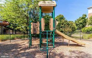 Building Photo - 4513 Monmouth St