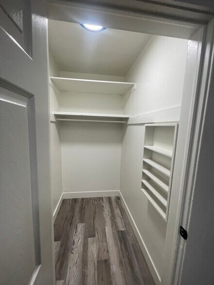 Building Photo - 1291 E Villa Vis Ave