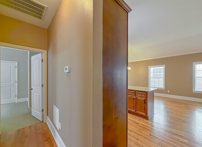 Building Photo - 1946 Sagebrook Dr