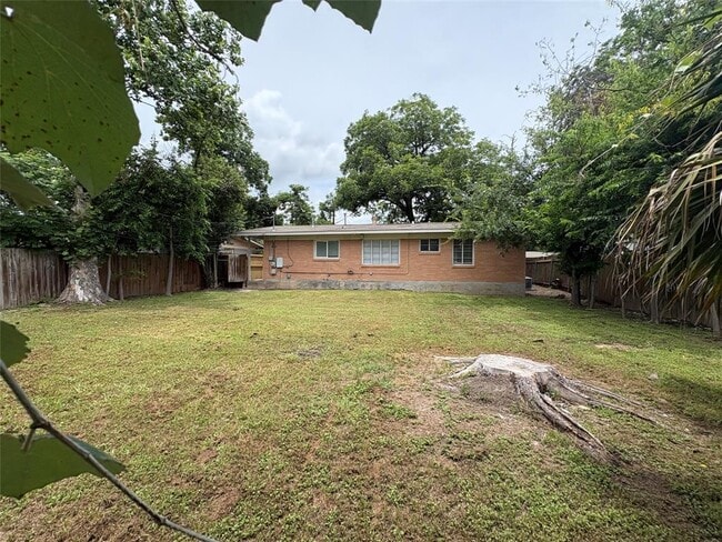 Building Photo - 1307 Corona Dr