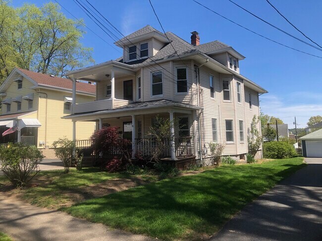 Building Photo - 63 Oak Ave