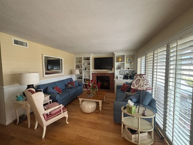 Building Photo - Stunning Carlsbad 4 Bedroom Home!