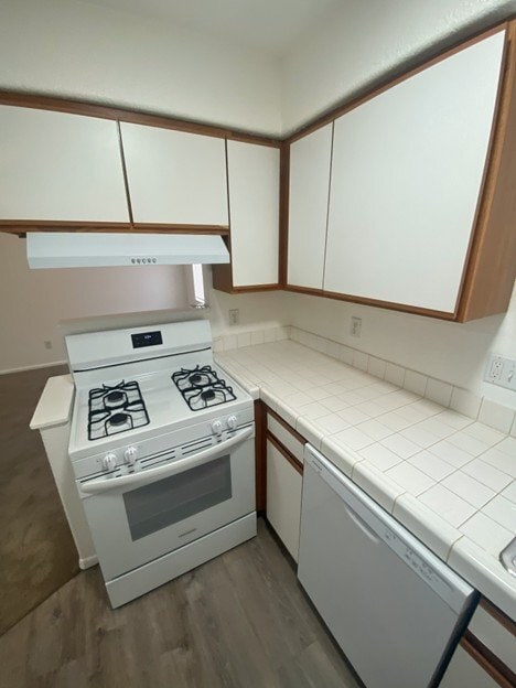 Building Photo - 1584 E Courtney Pl