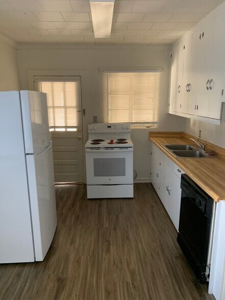 Building Photo - 402 W 22nd Street