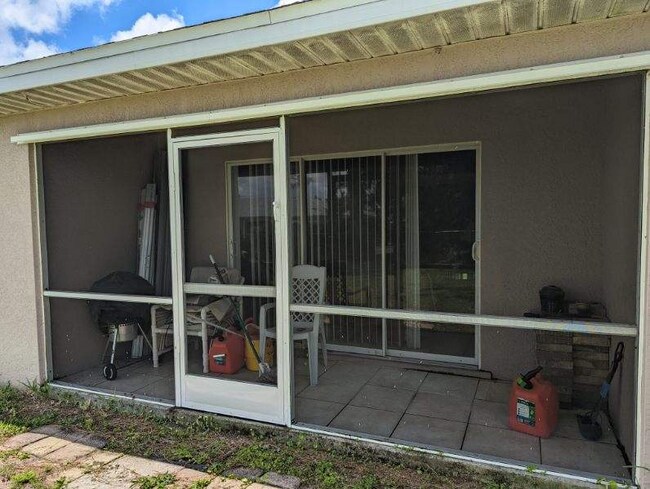 Building Photo - 209 SE 24th Ave