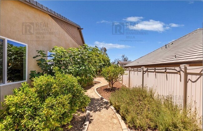 Building Photo - 32176 Golden Eye Dr