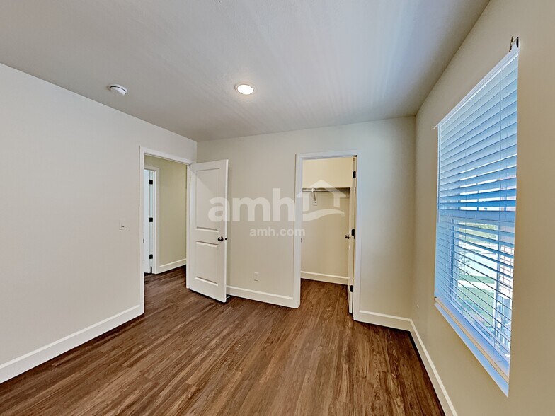 Building Photo - 11133 Kitty Hawk Rd