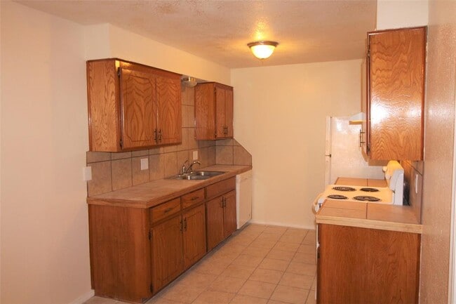 Building Photo - 1707 Jennifer Cir