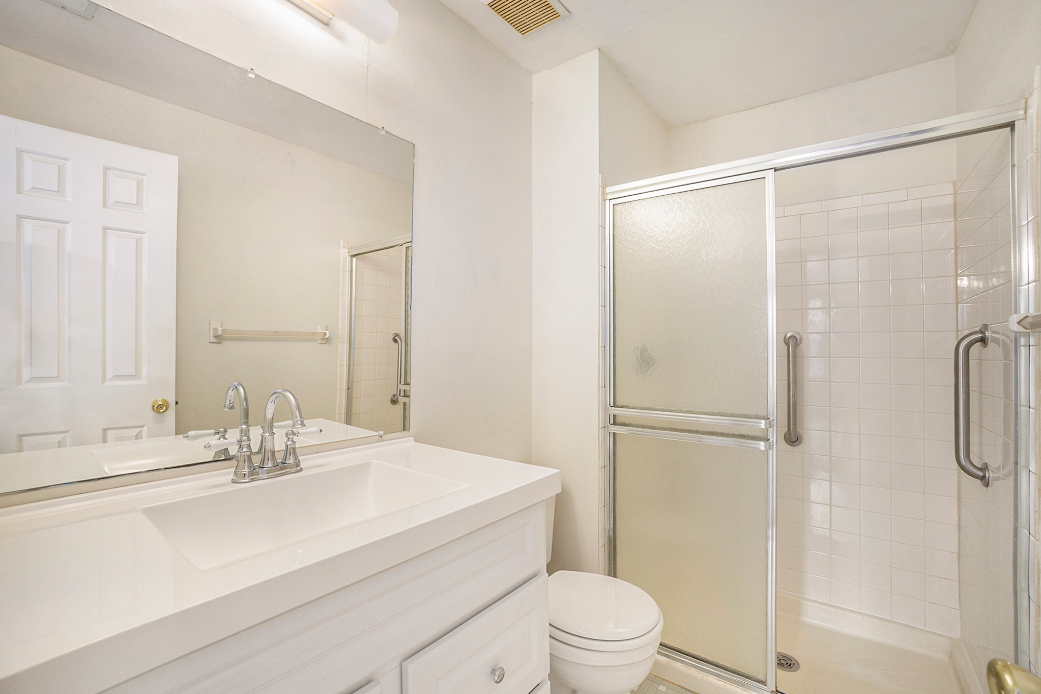 bath room 1 - 50 Rittenhouse Ct