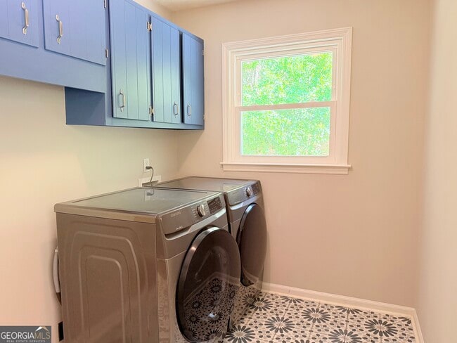 Building Photo - 1140 Azalea Cir NE