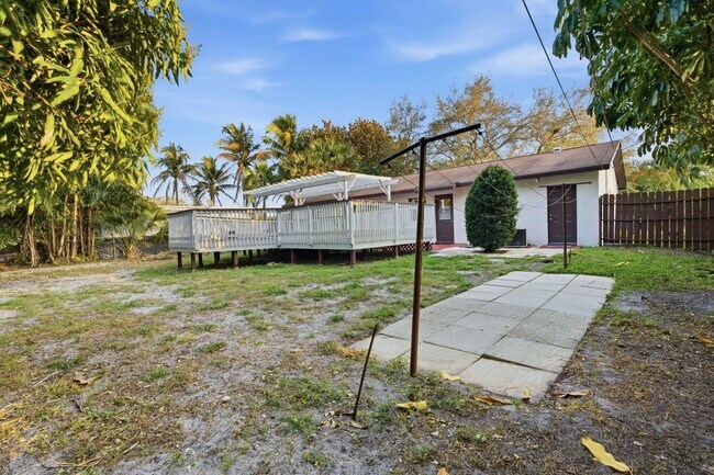 Building Photo - 2545 Conroy Dr