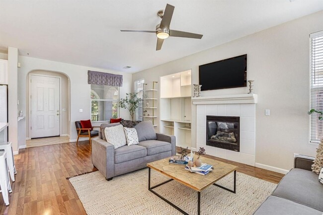 Building Photo - Adorable 3 bedroom 2 bath home