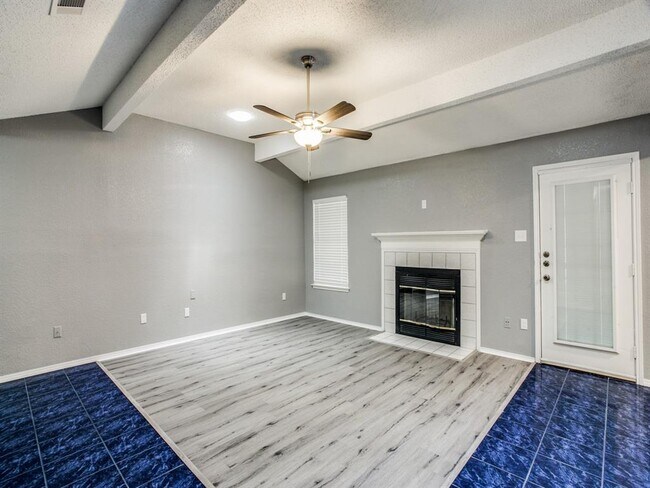 Building Photo - 6607 W Lynn Creek Dr