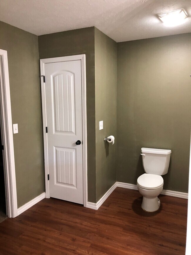 Building Photo - Beautiful Nixa Home