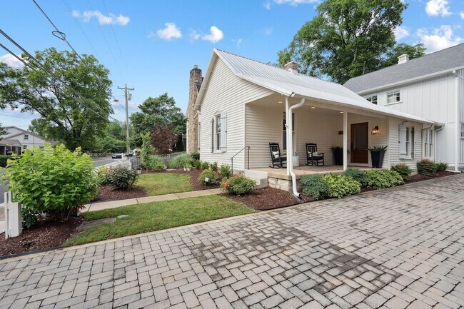 Building Photo - 1226 Adams St