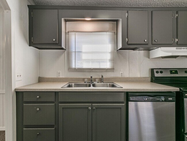 Building Photo - 3bed/2bath Mobile Home Available on 1.3 Acres in Noble!