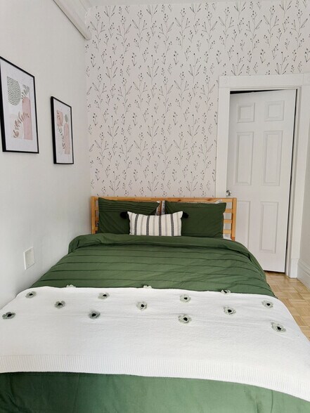 Building Photo - 182 Commonwealth Ave