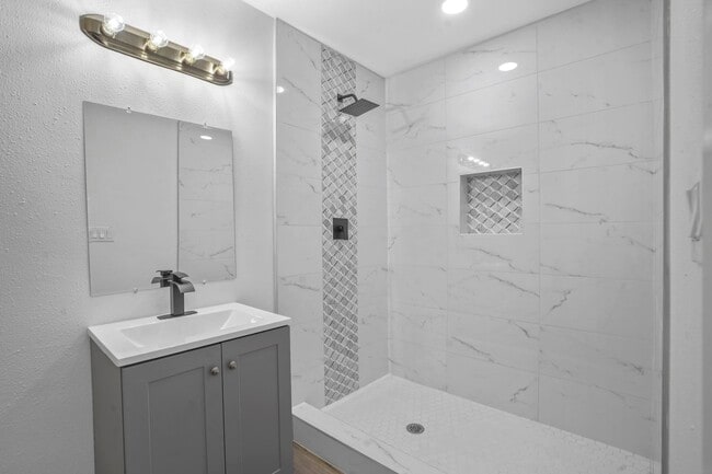 Building Photo - 514 Canyon Ridge Dr