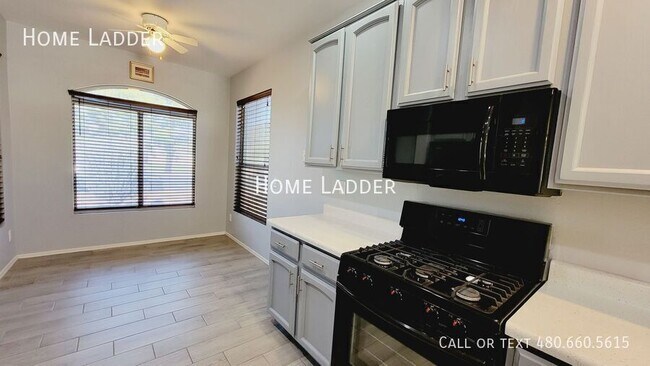 Building Photo - 6235 W Navajo Dr
