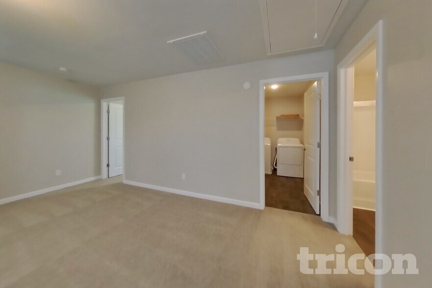 Building Photo - 1035 Lonergan Cir