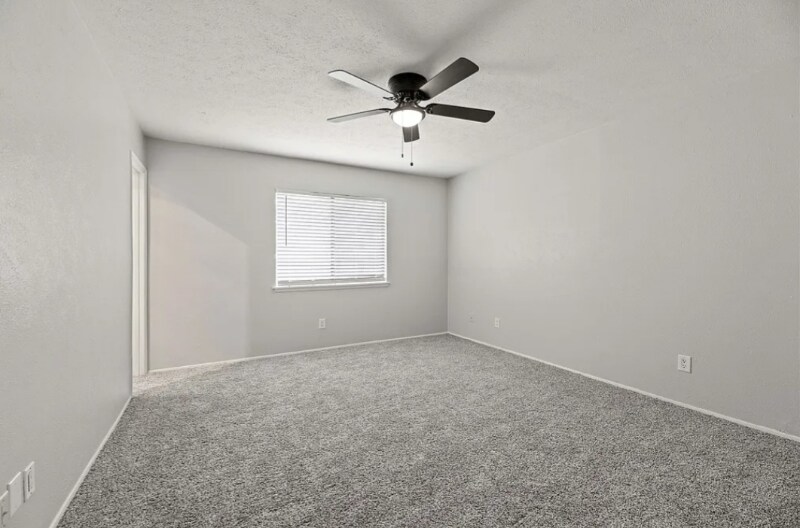 Building Photo - 510 Woodcrest Way