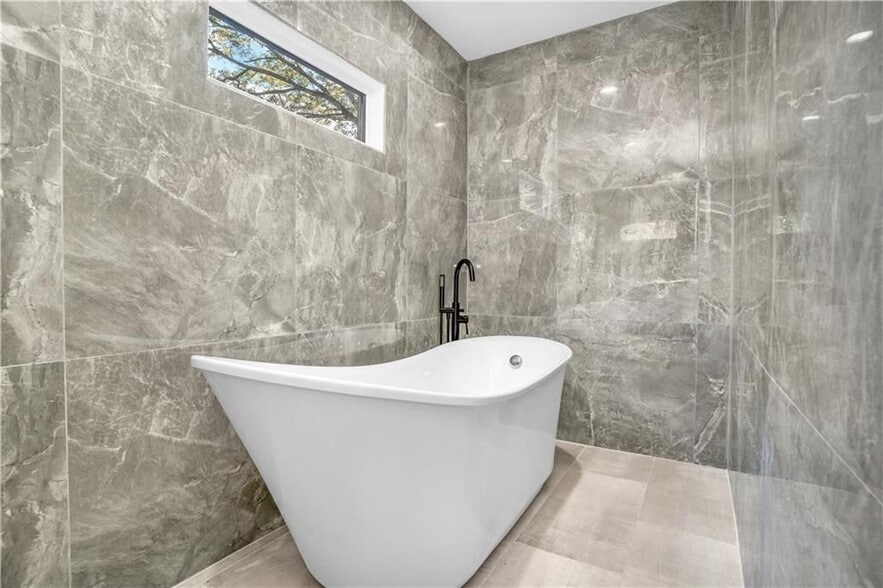 Building Photo - 1934 Pinedale Pl