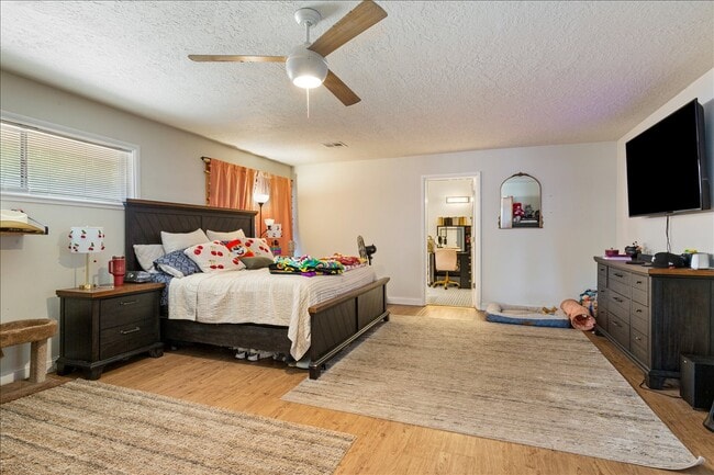 Building Photo - 3308 NW Atlanta Ave