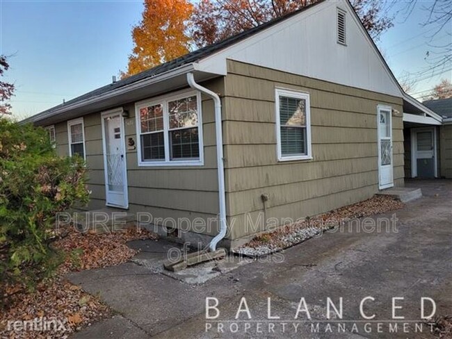 Building Photo - 5407 SW Huntoon St