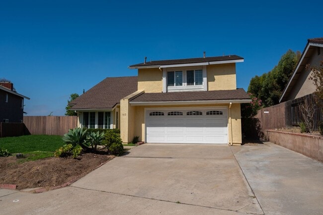 Building Photo - Spacious 2 Story House in cul-de-sac with ...