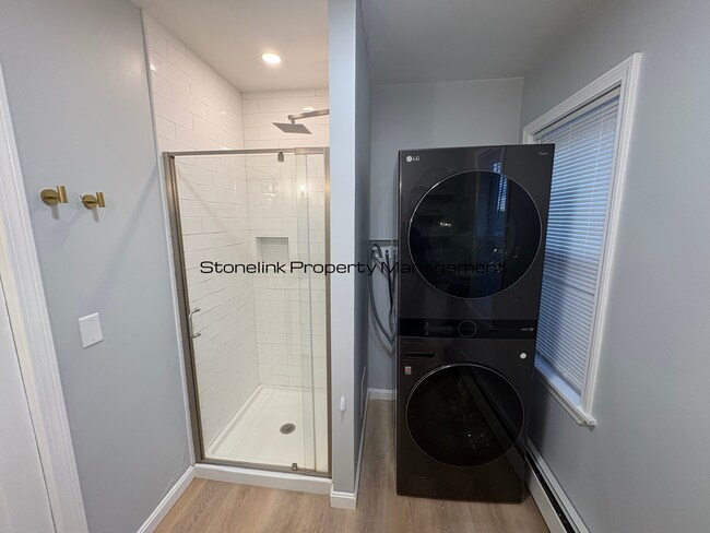 Building Photo - 27 Ferncliff Ave