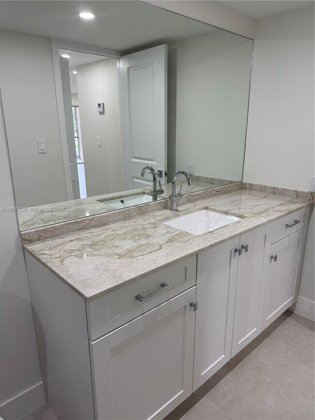 Building Photo - 8005 Lake Dr