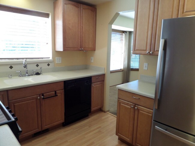 Building Photo - Fabulous 4 Bedroom Home with Gorgeous Fenc...