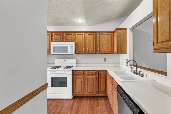 Building Photo - Luxurious & Expansive Duplex in Prime East Bloomington – Your Next Home Awaits!