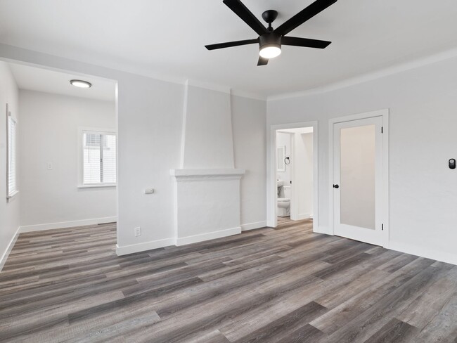 Building Photo - 608 W 6th Street