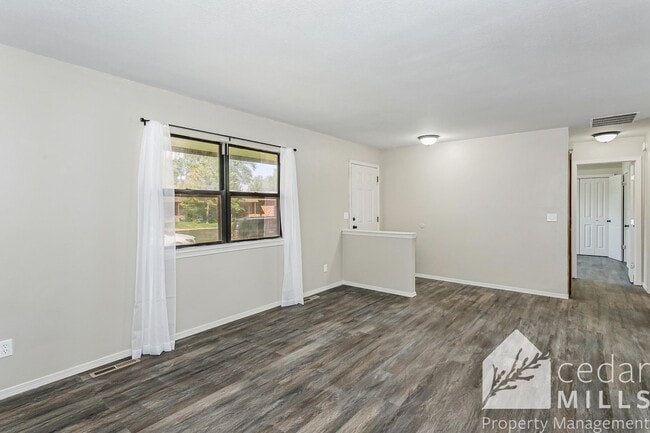 Building Photo - Updated 2 Bedroom Duplex - ANDOVER SCHOOLS!