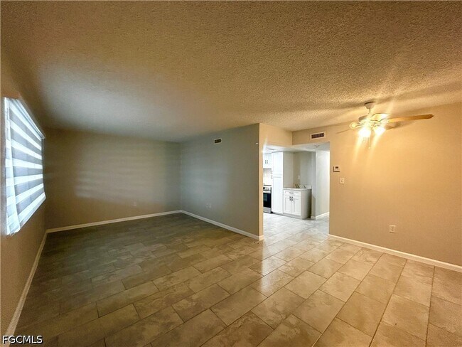 Building Photo - 4906 Victoria Dr