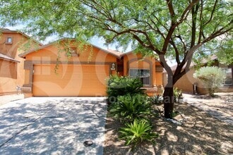 Building Photo - 2353 E Calle Sierra Del Manantial
