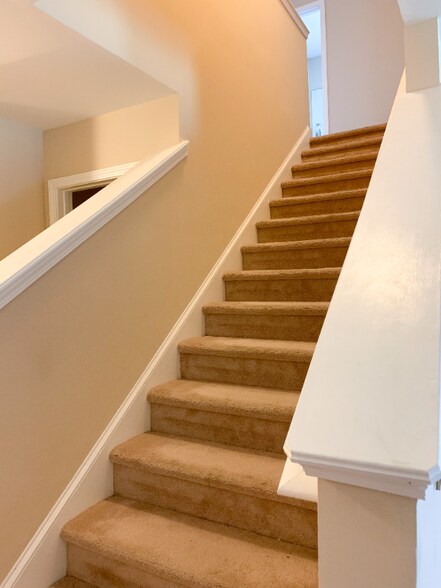 Building Photo - 110 Ristona Dr