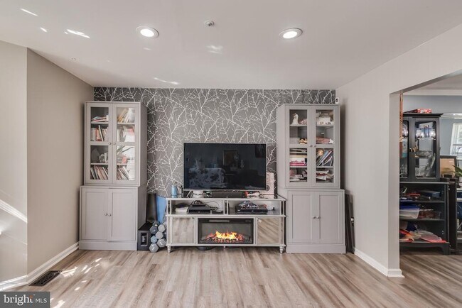 Building Photo - 3107 Ladova Way