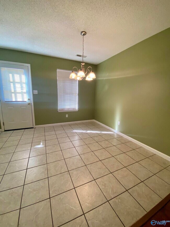 Building Photo - 242 Comet Dr
