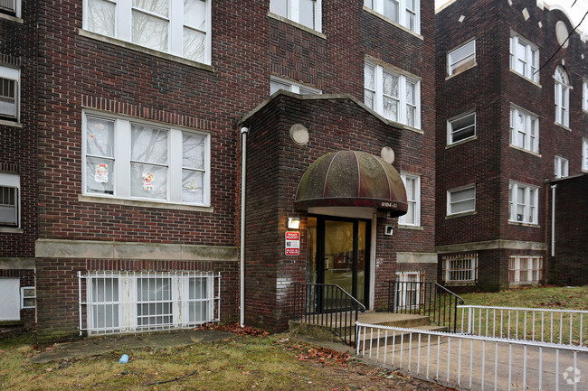 6100-6118 Nassau Rd - Nassau Apartments