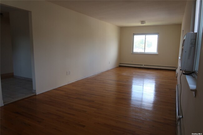 Building Photo - 772 Carman Ave