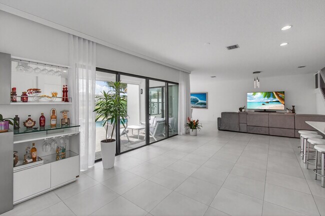 Building Photo - 17222 Blue Bayou Dr