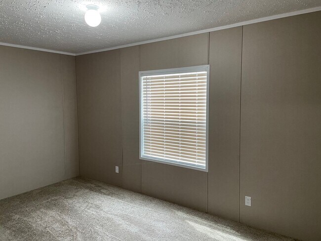 Building Photo - 3 BED, 2 BATH MOBILE HOME LOCATED IN THE DENTON AREA! $1,250 MONTH, $1,250 DEPOSIT.