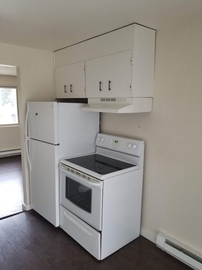 Building Photo - Newly Remodeled 1 Bedroom Apartment / Ground Floor Unit