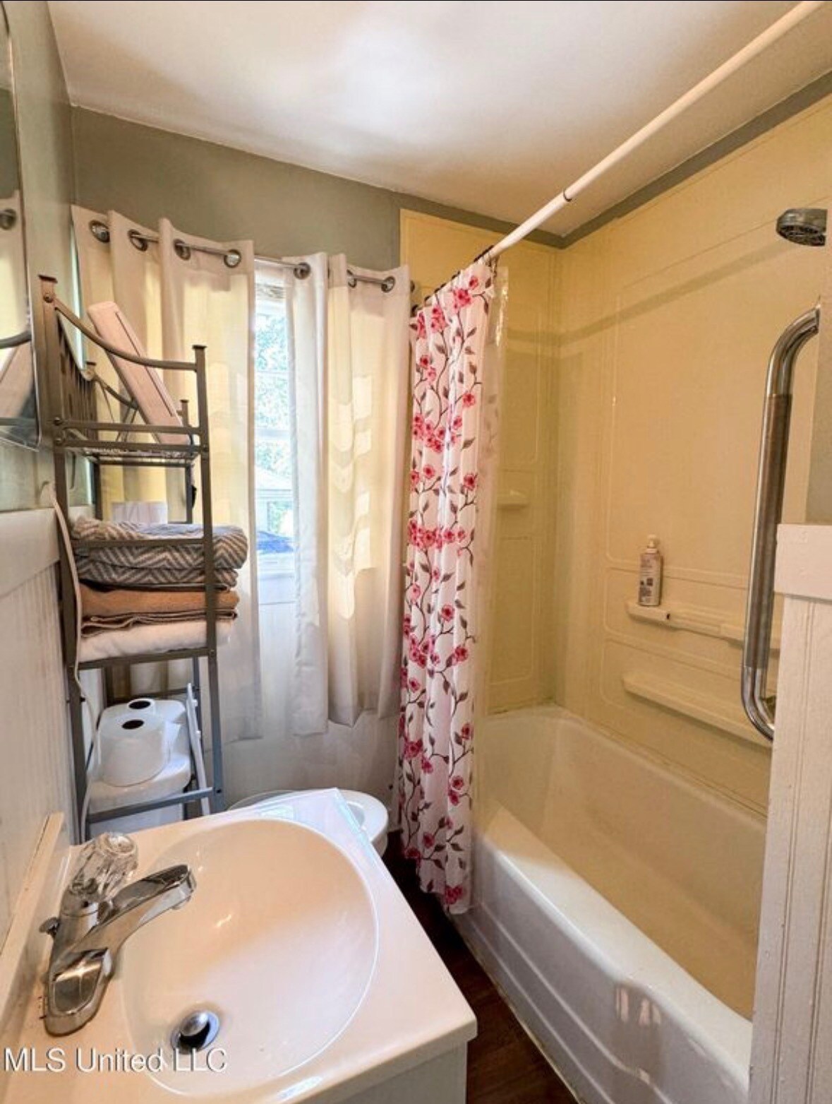 Building Photo - 213 Lindale St