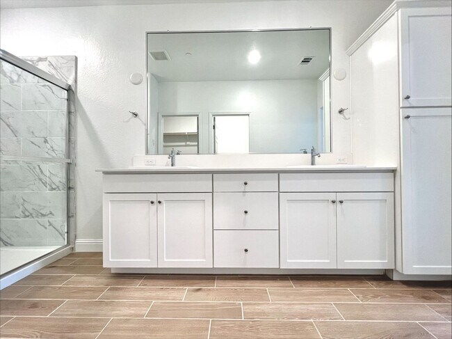 Building Photo - Beautiful 3-Bed, 2-Bath Lennar Home in Daf...