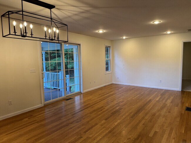 Building Photo - 32 Murphy's Dr