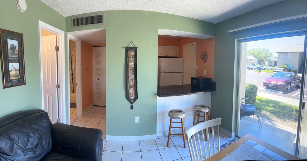 Building Photo - 4215 E Bay Dr