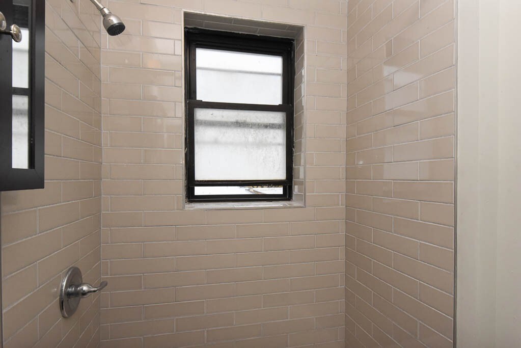 Building Photo - 4856 N Damen